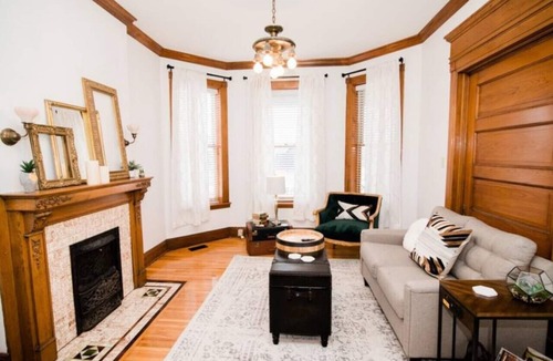 Jefferson City House | Hawkin's House Lower Suite Downtown Jefferson City