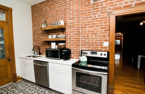 Jefferson City House | Hawkin's House Upper Room Downtown Jefferson City