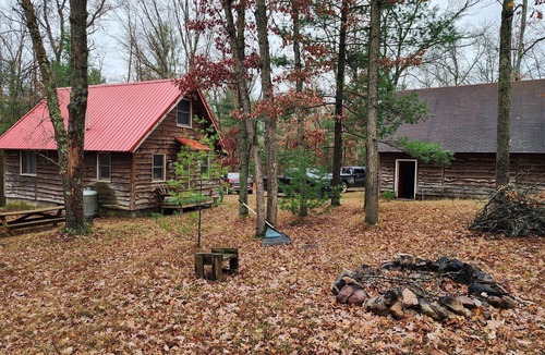 Paris Cabin | Hawkins Hideout Cabin, Starlink Wi-Fi, Hot Tub!