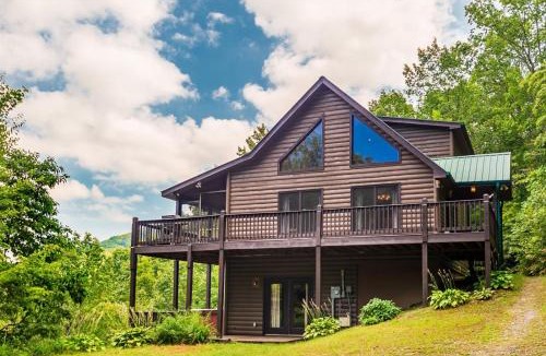 Ridgeline Vistas House | Hawks Hideaway