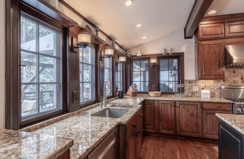 Valle Crucis House | Hawk’s Landing | Hot Tub, Views & Game Room