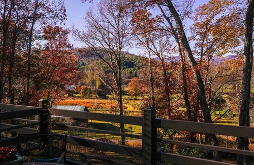 Valle Crucis House | Hawk’s Landing | Hot Tub, Views & Game Room