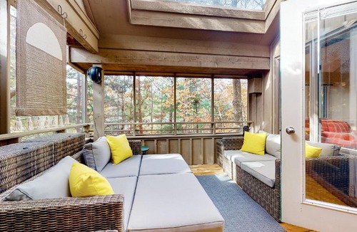 Maple City Hotel | Hawks Nest 48