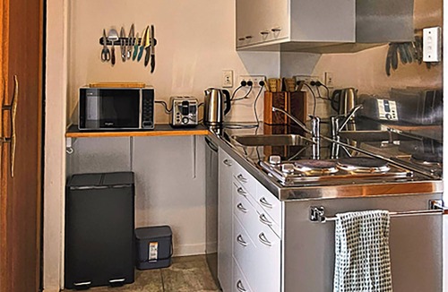 Ratana Apartment | Hawkstone Hideaway - Your Peaceful Getaway