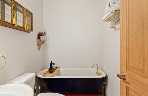 Easton House | Hawthorn Cabin