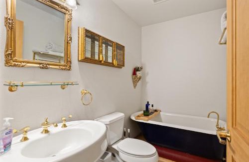 Easton House | Hawthorn Cabin