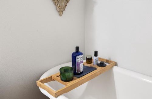 Easton House | Hawthorn Cabin