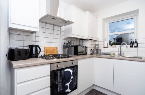 Coalbrookdale House | Hawthorn - Central Telford - With Parking