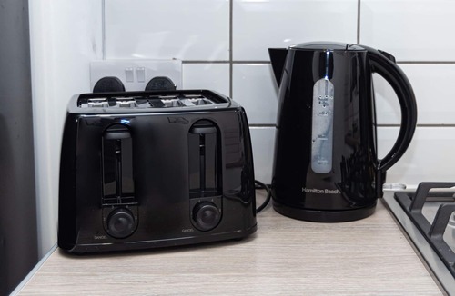 Coalbrookdale House | Hawthorn - Central Telford - With Parking