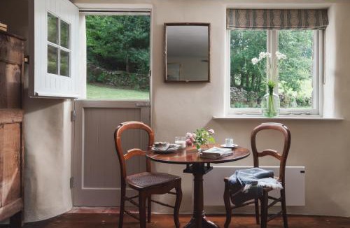 Sticklepath House | Hawthorn Cottage at Collihole