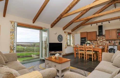 Grampound Cottage | HAWTHORN COTTAGE, pet friendly, with a garden in Tregony