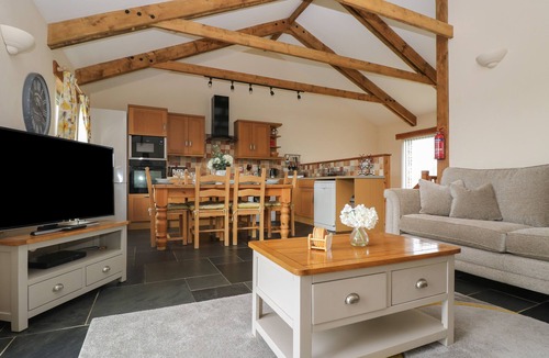 Grampound Cottage | HAWTHORN COTTAGE, pet friendly, with a garden in Tregony