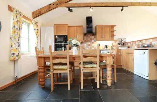 Grampound Cottage | HAWTHORN COTTAGE, pet friendly, with a garden in Tregony