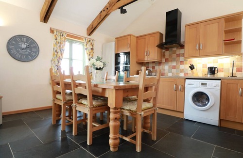 Grampound Cottage | HAWTHORN COTTAGE, pet friendly, with a garden in Tregony