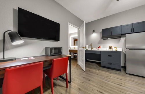 College Station Hotel | Hawthorn Extended Stay by Wyndham College Station