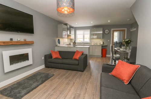 Whitby Cottage | Hawthorn