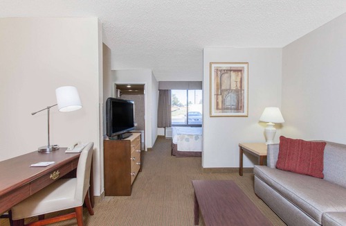 Midwest City Hotel | Hawthorn Suites by Wyndham Midwest City Tinker AFB