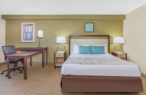 Midwest City Hotel | Hawthorn Suites by Wyndham Midwest City Tinker AFB