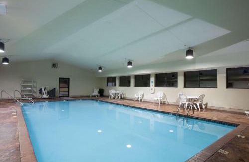 Midwest City Hotel | Hawthorn Suites Midwest City