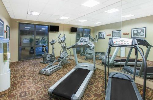Midwest City Hotel | Hawthorn Suites Midwest City