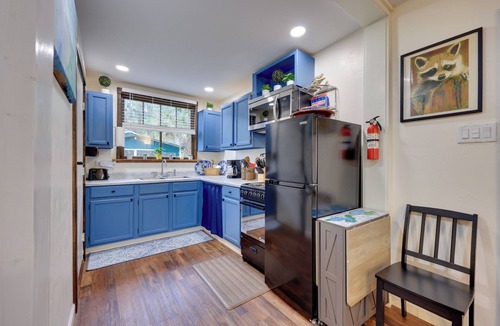 Cross Creek Cottage | Hawthorne Angler's Cabin w/Lake + Dock Access!