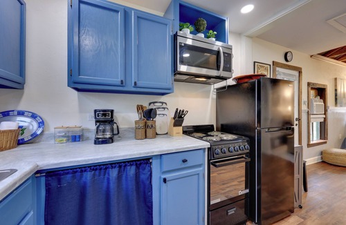 Cross Creek Cottage | Hawthorne Angler's Cabin w/Lake + Dock Access!