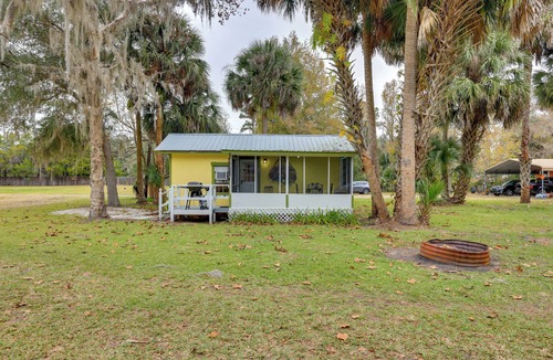 Cross Creek Cottage | Hawthorne Angler's Cabin w/Lake + Dock Access!