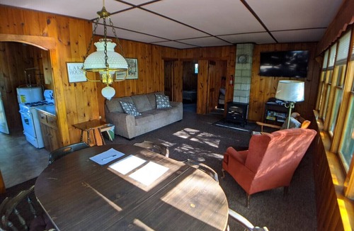 Raymond Cottage | Hawthorne Cottages Overlook