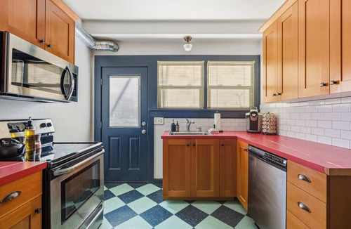 Belmont House | Hawthorne District Gem: Walk to Everything