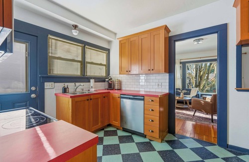 Belmont House | Hawthorne District Gem: Walk to Everything