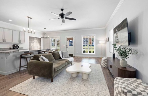 Bentonville House | Hawthorne Haven - 2.3 mi to DT-Direct Trail Access