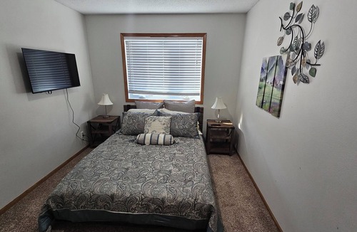 West Des Moines Bed & Breakfast | Hawthorne Hideaway