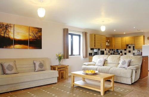 Maidstone House | Hay Fields, Tilmangate Farm