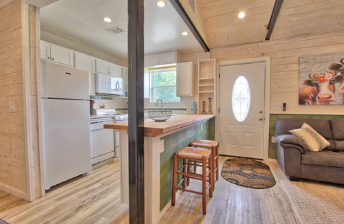 Blanco Cabin | Hayday Getaway - Convenient Pet Friendly Cottage