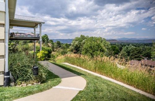Lakewood Apartment | Haydees Hillside Hideaway Fantastic Mtn Views