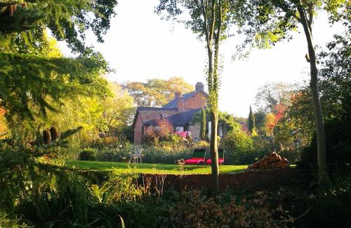 Stanley Common Bed & Breakfast | Hayeswood Lodge Luxury Accommodation