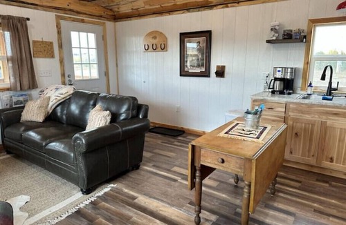 Fort Laramie Cabin | Hayfield Cabin 2, a place to get away from it all!nn