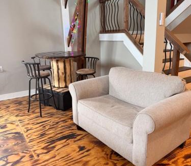 Le Sueur County House | Hayloft Hideaway