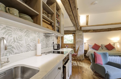 Saint Briavels Apartment | Hayloft studio in historic barn