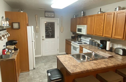 Pigeon Forge Ski Chalet | Haymon Hideaway. 4BR/3Bath Rental. Ideal Location in Pigeon Forge!