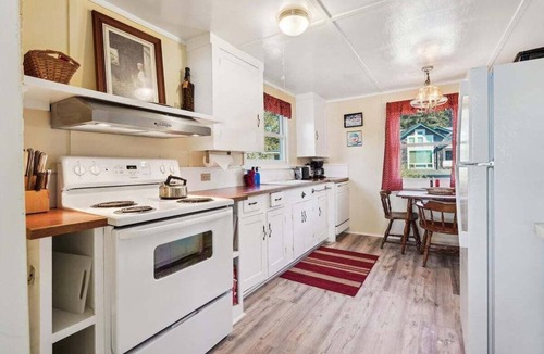 Downtown Cannon Beach House | Haystack Close North