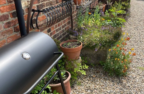 Stockton-on-Tees Cottage | HAYSTACK COTTAGE SLEEPING 2 NEXT TO FOX COVERT PUB YARM