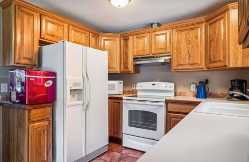 Downtown Cannon Beach House | Haystack Villa - New Dog Friendly Listing!