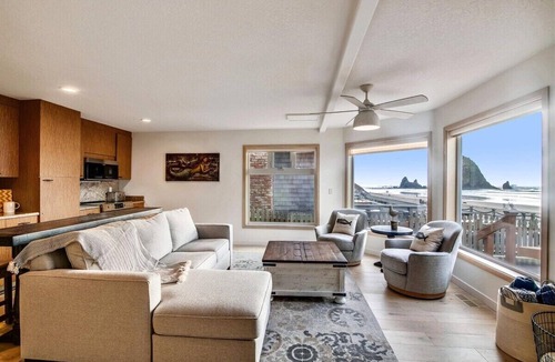 Downtown Cannon Beach House | Hayven - Stunning Ocean Front Home!