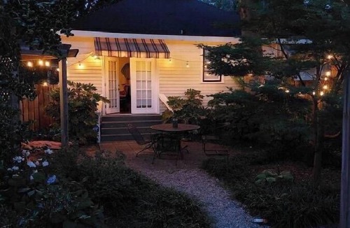 Downtown Little Rock Cottage | Hayward Garden Cottage