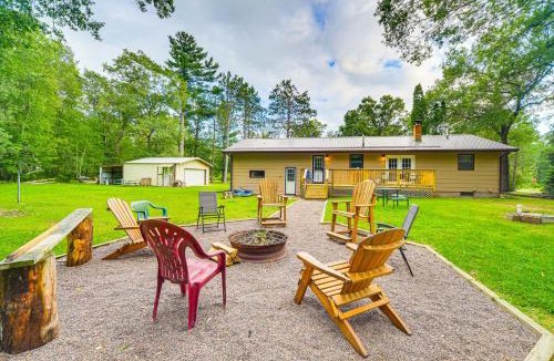 Hayward House | Hayward Home w/Private Deck, Fire Pit & Kayak!