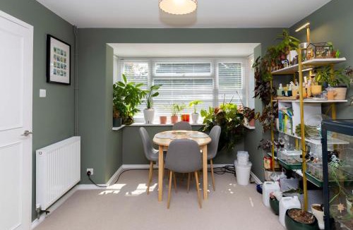 Lindfield House | Haywards Heath 2BR House w Parking