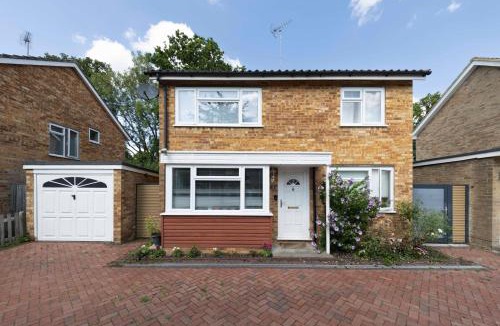 Lindfield House | Haywards Heath 2BR House w Parking