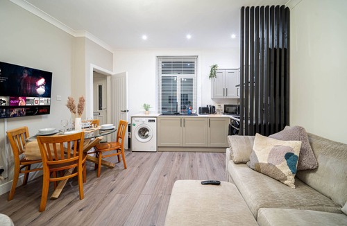 Morley House | Hayy Morley Perfect for Work or Relaxation