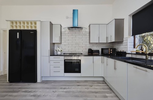 Apperley Bridge House | Hayy Spacious Luxury Cottage